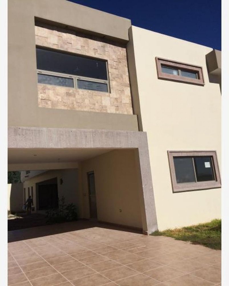 3 bedrooms House in Playa Vicente, Mexico No. 149713