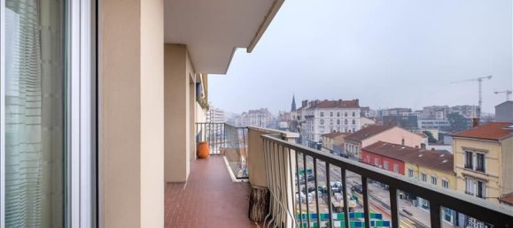 Квартира с 4 спальнями в Вилёрбан, Франция № 287719 3