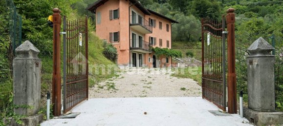 7 bedrooms Villa in Gardone Riviera, Italy No. 126045 16