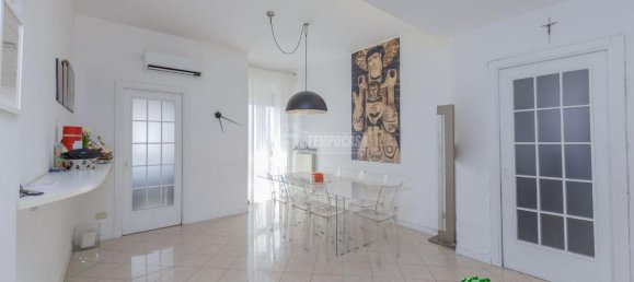 4-salle Appartement à Piacenza, Italy No. 23436 3