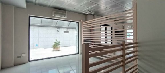 Коммерческая недвижимость с 2 комнатами в Удине, Италия № 258908 4