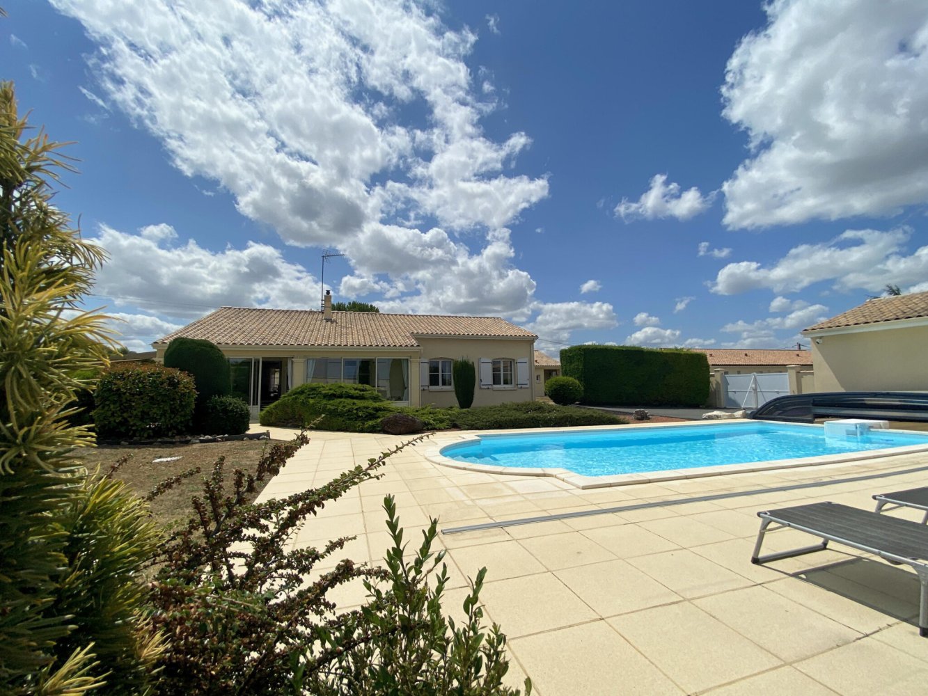 4 bedrooms House in Charente, France No. 277489