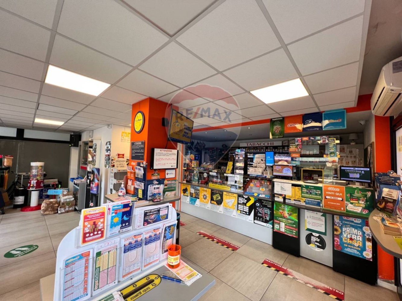 1 room Commercial property in Padua, Italy No. 347230