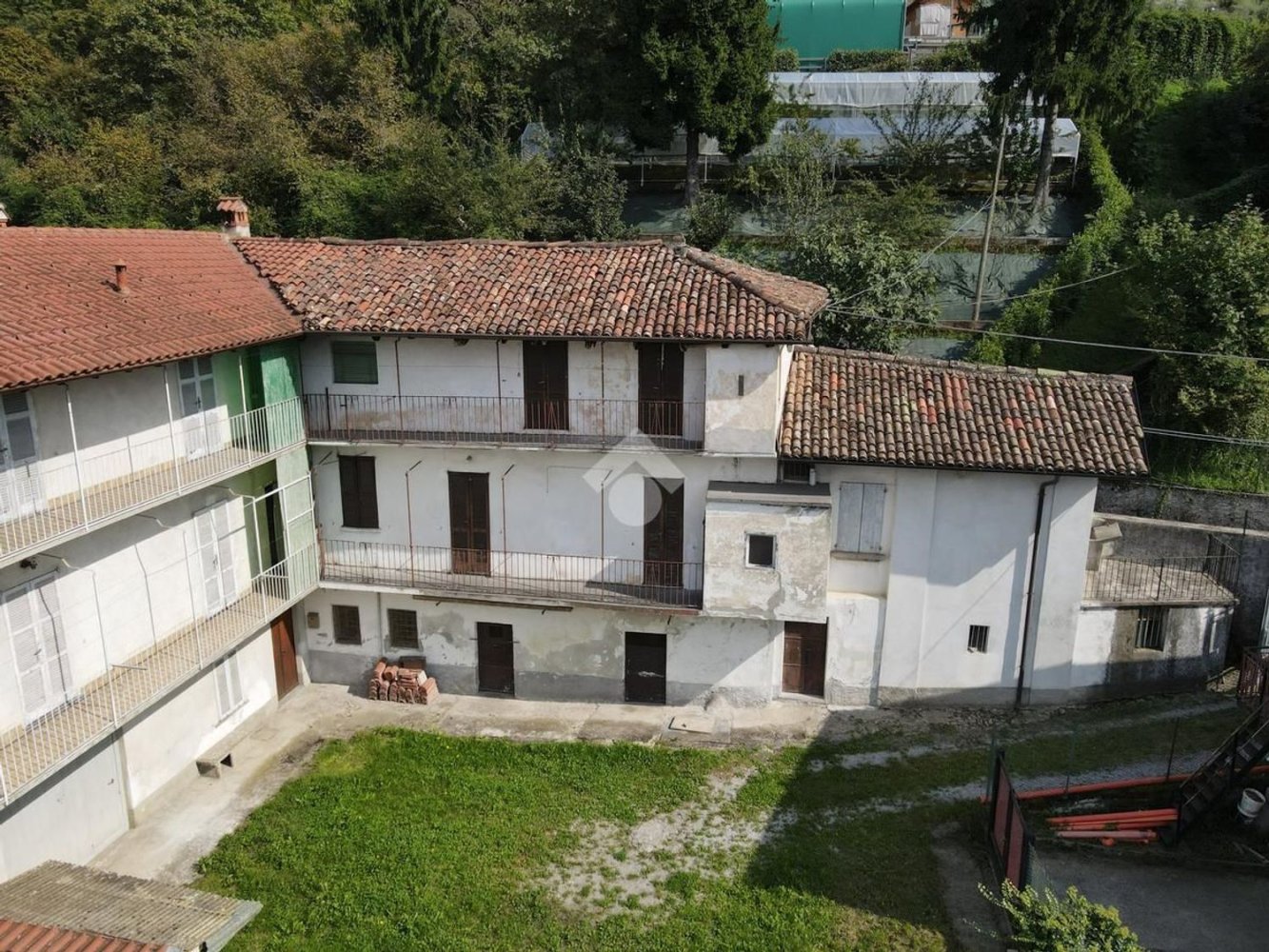 Квартира с 5 спальнями в Калольциокорте, Италия № 312034