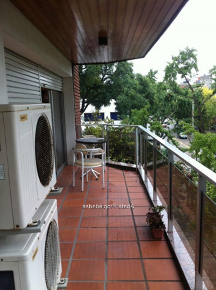 4 bedrooms Apartment in Montevideo, Uruguay No. 6986