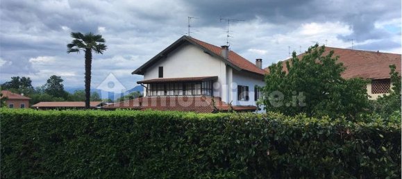 2 bedrooms Villa in Ranco, Italy No. 220317 4