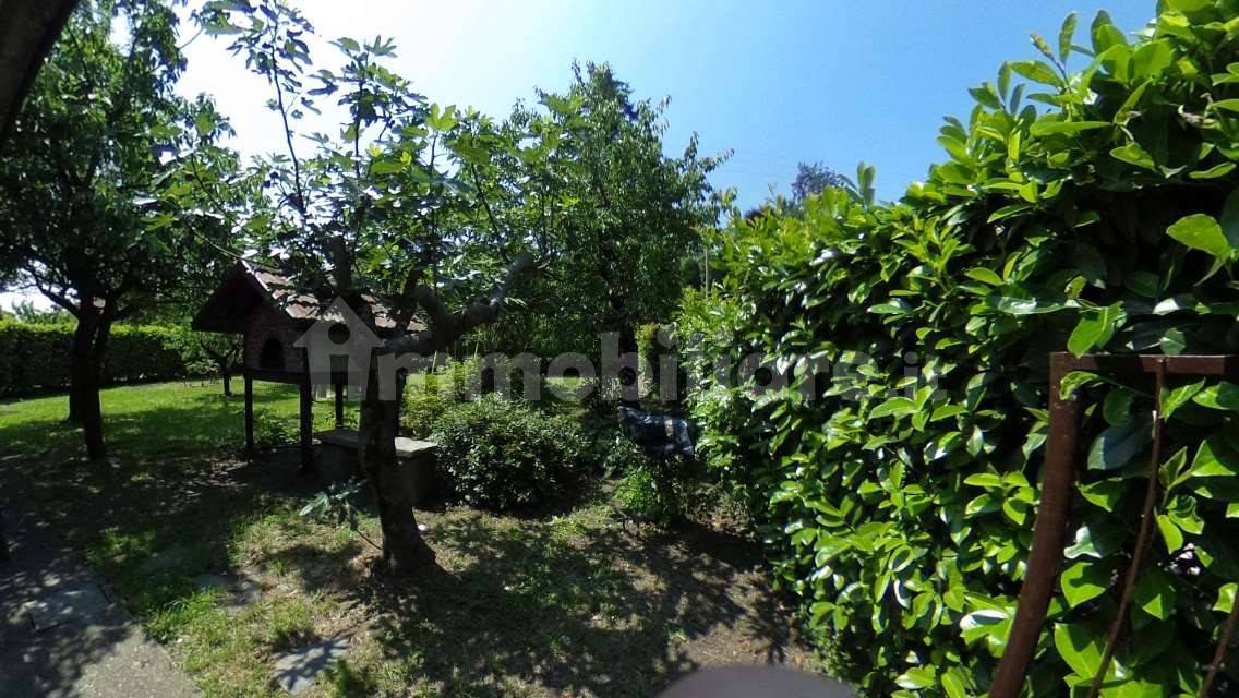 2 bedrooms Villa in Ranco, Italy No. 220317