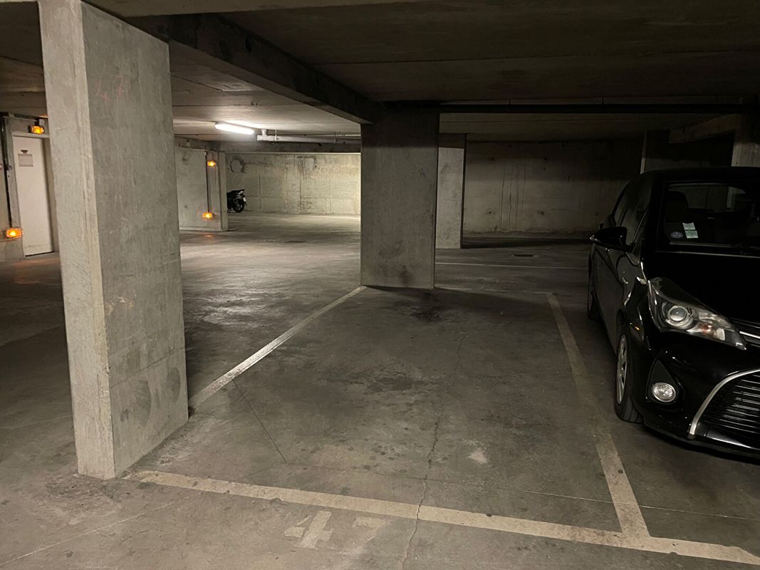 Parking à Courbevoie, France No. 151067