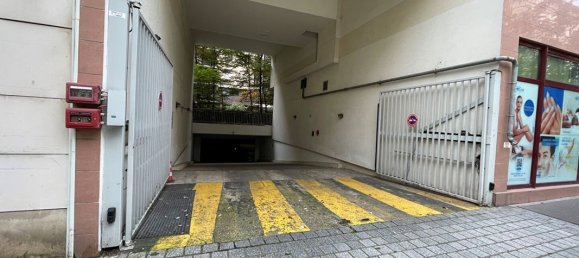 Parking à Courbevoie, France No. 151067 2