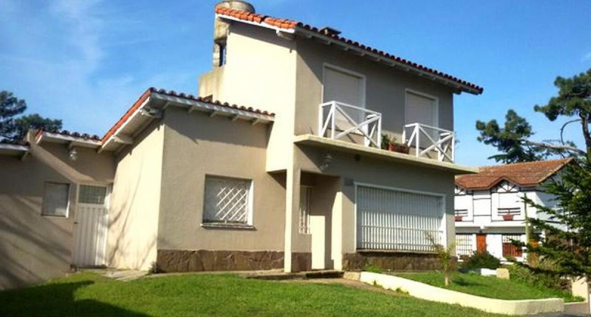 3 bedrooms House in Mar del Plata, Argentina No. 75980
