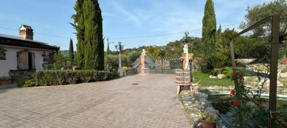 6 rooms Villa in Sarzana, Italy No. 157520 8