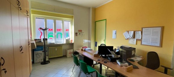 Oficina de 5 habitaciónes en Moncalieri, Italy No. 81953 12