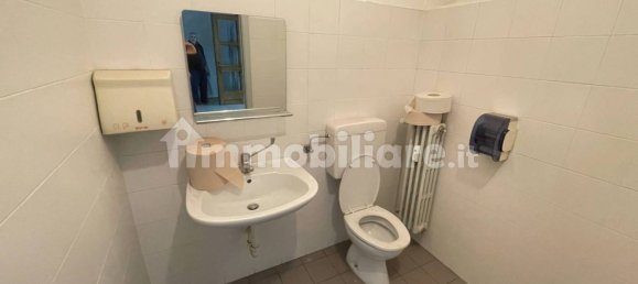 Oficina de 5 habitaciónes en Moncalieri, Italy No. 81953 18