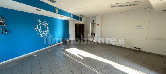 Oficina de 5 habitaciónes en Moncalieri, Italy No. 81953 4