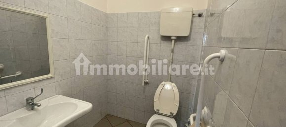 Oficina de 5 habitaciónes en Moncalieri, Italy No. 81953 17