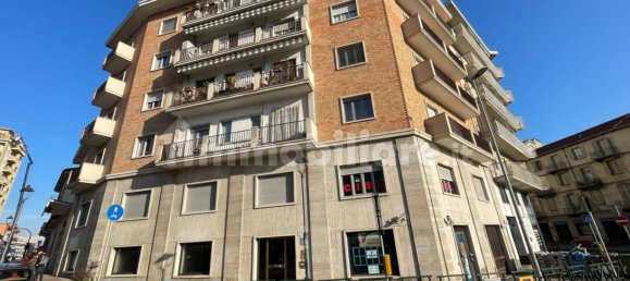 Oficina de 5 habitaciónes en Moncalieri, Italy No. 81953 2