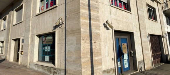 Oficina de 5 habitaciónes en Moncalieri, Italy No. 81953 26