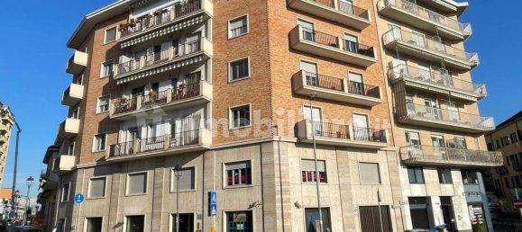 Oficina de 5 habitaciónes en Moncalieri, Italy No. 81953 3