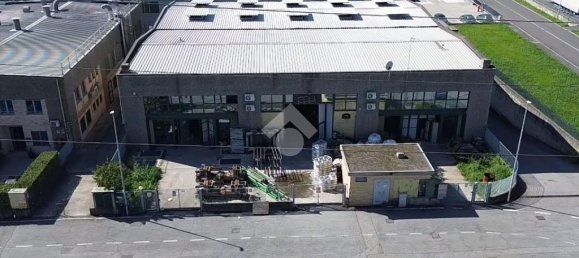 4-salle Entrepôt à Chiuduno, Italy No. 353965 2