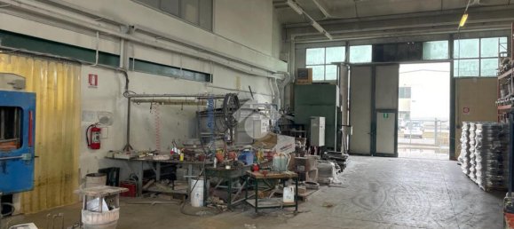 4-salle Entrepôt à Chiuduno, Italy No. 353965 8