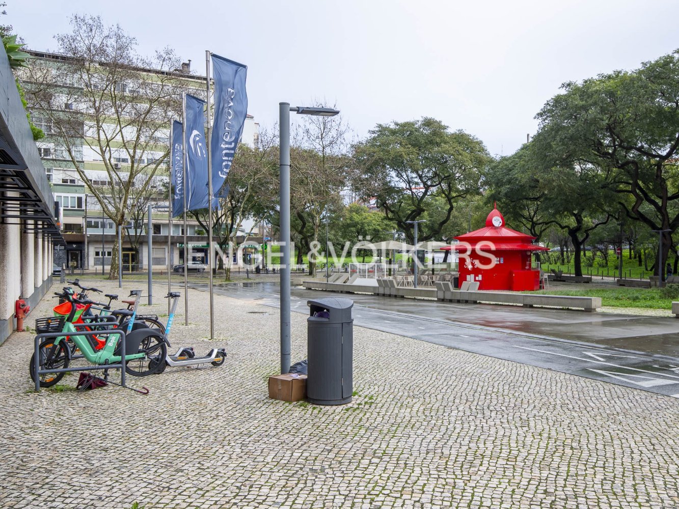 3 bedrooms Apartment in Lisbon, Portugal No. 12600