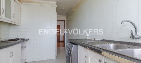 3 bedrooms Apartment in Lisbon, Portugal No. 12600 9