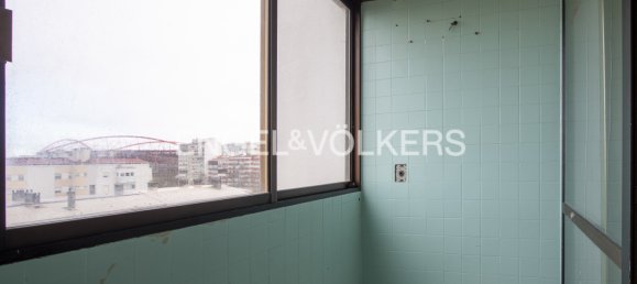 3 bedrooms Apartment in Lisbon, Portugal No. 12600 10