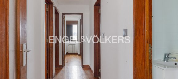 3 bedrooms Apartment in Lisbon, Portugal No. 12600 12