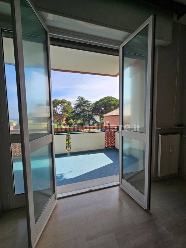 4 bedrooms Apartment in Genoa, Italy No. 86670