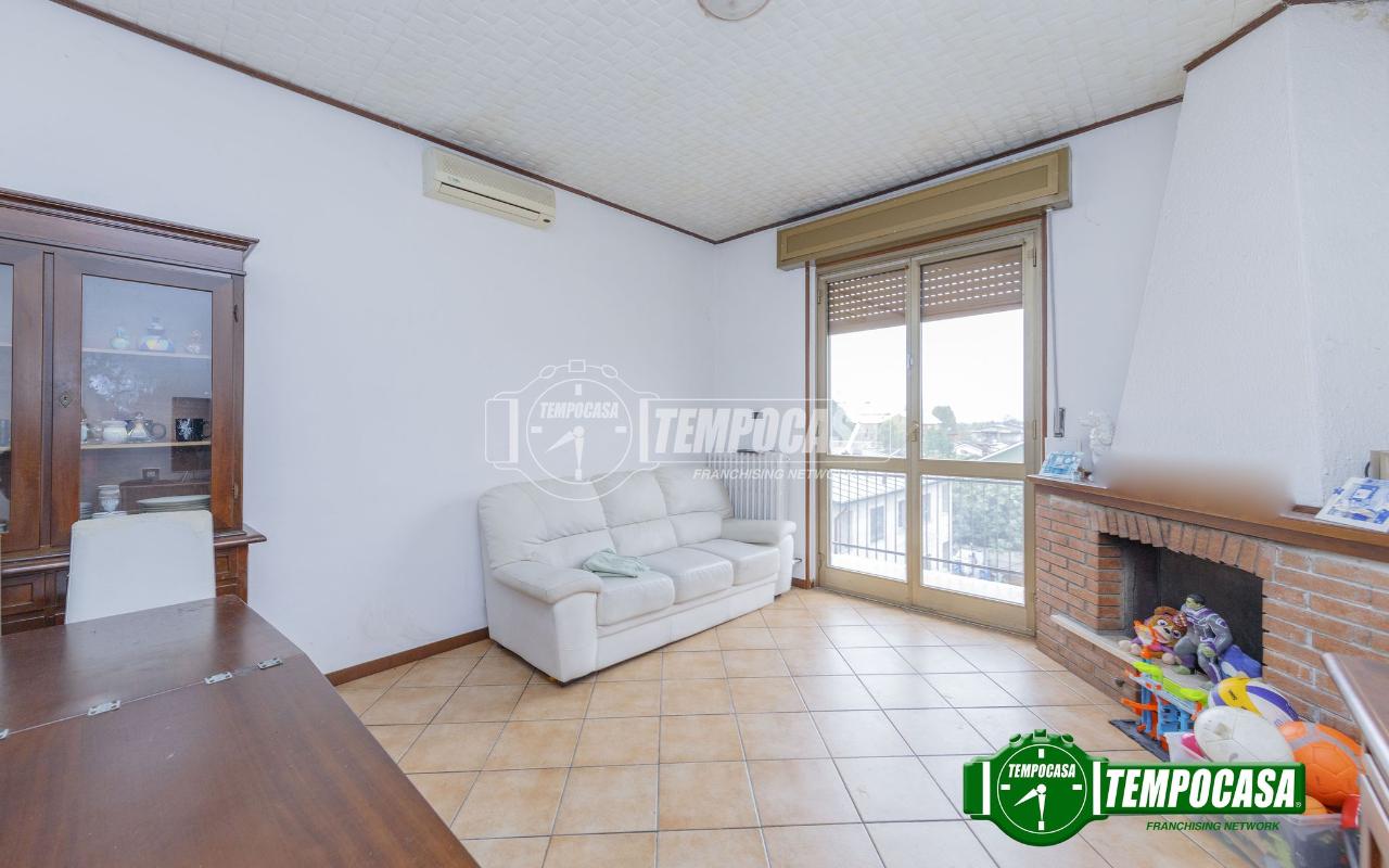 3 rooms Apartment in Zibido San Giacomo, Italy No. 129311