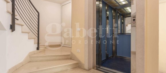 4 rooms Apartment in Pordenone, Italy No. 13169 2