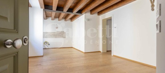 4 rooms Apartment in Pordenone, Italy No. 13169 3