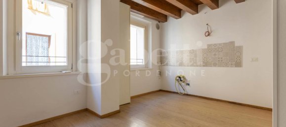 4 rooms Apartment in Pordenone, Italy No. 13169 5