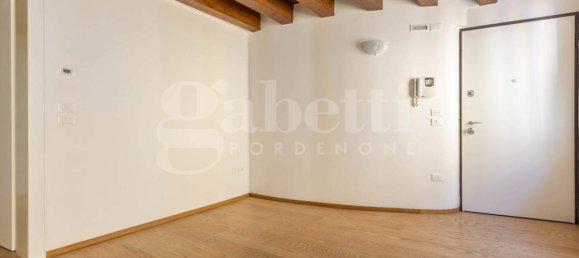 4 rooms Apartment in Pordenone, Italy No. 13169 9