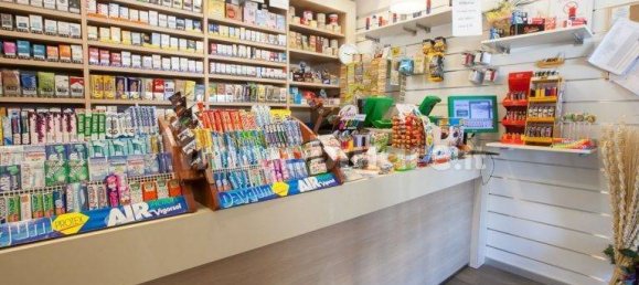 Коммерческая недвижимость с 3 комнатами в Форли, Италия № 225910 2