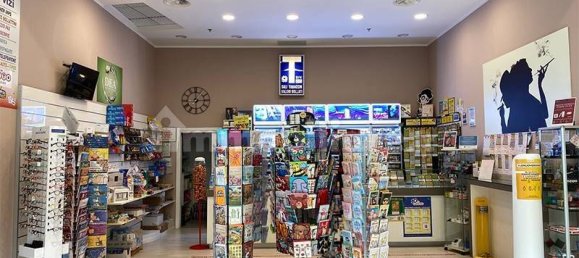 Коммерческая недвижимость с 3 комнатами в Форли, Италия № 225910 4