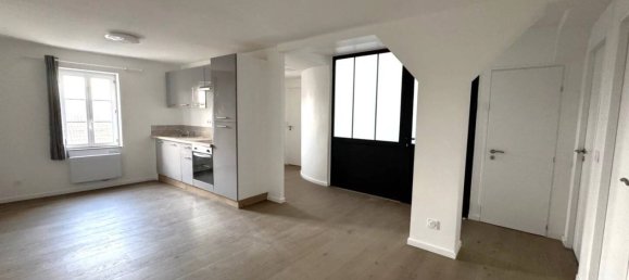 Apartamento de 2 dormitorios en Compiegne, France No. 152536 2