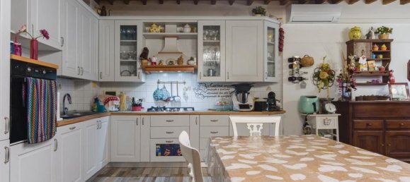 6 rooms House in Cascina, Italy No. 258441 4