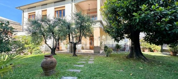 Casa de 4 dormitorios en Lucca, Italy No. 332548 2