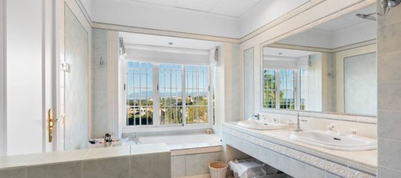 Villa de 5 dormitorios en Marbella, Spain No. 147859 17