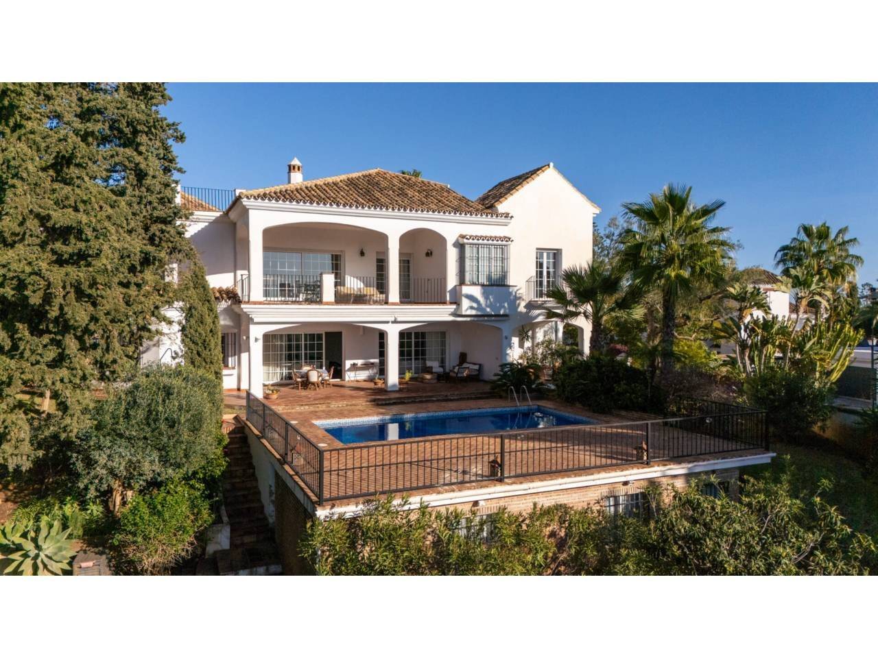 Villa de 5 dormitorios en Marbella, Spain No. 147859
