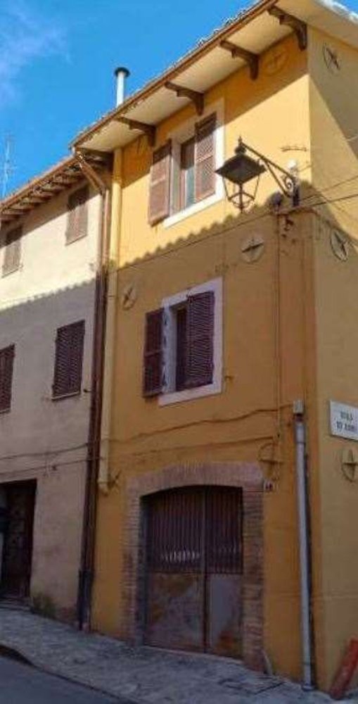 4 Schlafzimmer Wohnung in Camerino, Italy, Nr. 336716