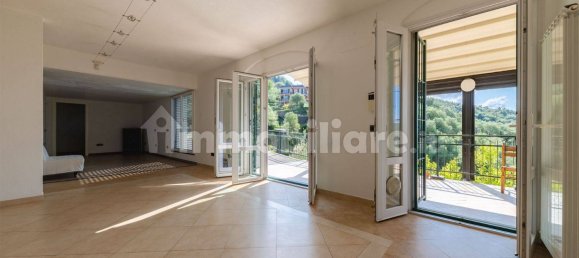 4 bedrooms Villa in Leivi, Italy No. 266676 8