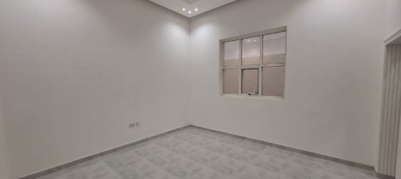 7 bedrooms Villa in Abu Dhabi, UAE No. 15101 4