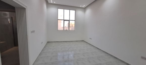 7 bedrooms Villa in Abu Dhabi, UAE No. 15101 6