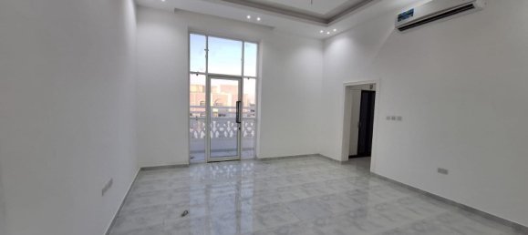 7 bedrooms Villa in Abu Dhabi, UAE No. 15101 5