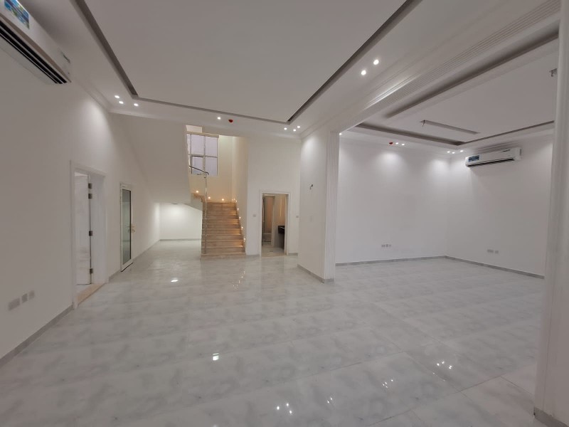 7 bedrooms Villa in Abu Dhabi, UAE No. 15101