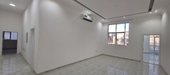 7 bedrooms Villa in Abu Dhabi, UAE No. 15101 2