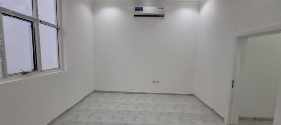 7 bedrooms Villa in Abu Dhabi, UAE No. 15101 9