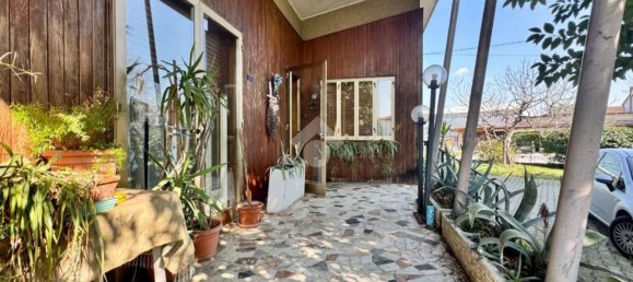 Вилла с 4 комнатами в Удине, Италия № 54397 3